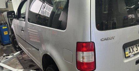 Заміна радіатора охолодження на Volkswagen Caddy 2.0 TDI