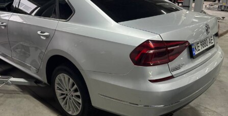 Чистка впускних клапанів та заміна масла у відділювачі картерних газів Volkswagen Passat 2.0 TSI