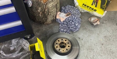 Заміна комплекта дисків з колодками Audi Q3 2.0 TFI