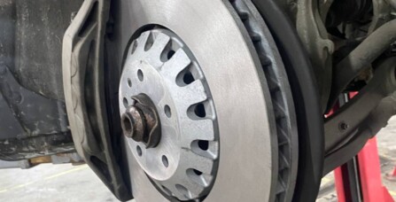 Проточка передніх гальмівних дисків Audi Q7 3.0 TFSI