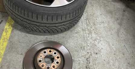 Заміна гальмівних дисків та колодок GOLF 7 GTI 2.0 TSI