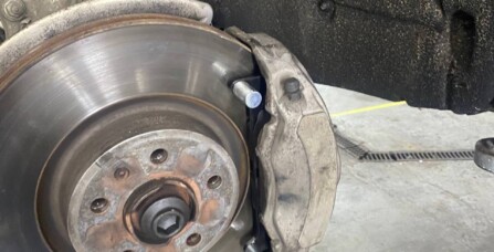 Audi Q5 заміна передніх та задніх гальмівних колодок