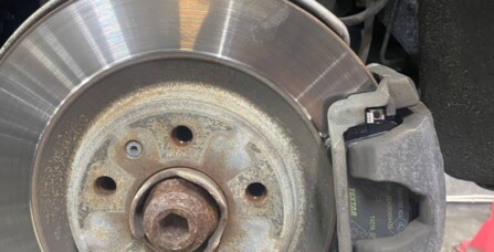 Audi Q5 заміна передніх та задніх гальмівних колодок