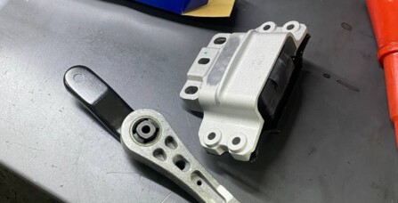 Заміна подушок двигуна Skoda Оctavia A5 1.9 TDI