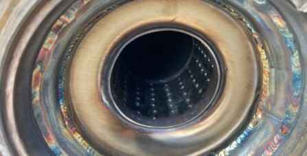 Видалення каталізатора через розпад та дефект 