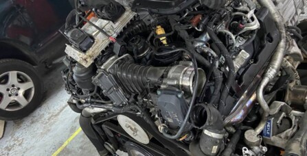 Заміна комплекта грм та перевірка навісного обладнання Volkswagen Touareg 3.0TDI