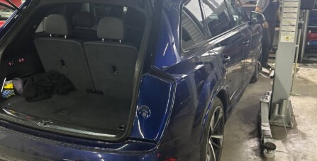 Заміна гальмівних дисків і колодок Audi Q7 3.0 TDI