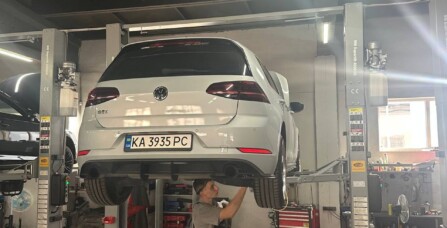 Заміна сайлентблоків і стійок стабілізатора задньої підвіски Volkswagen Golf VII 2.0 TSI