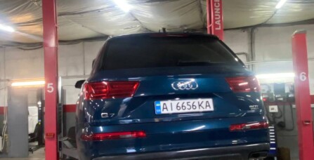 Заміна передніх гальмівних дисків Audi Q7 3.0 TFSI