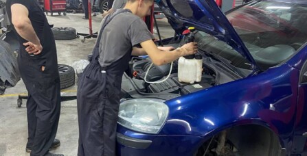 Заміна гальмівної рідини Volkswagen Golf 5 2.0 TDI