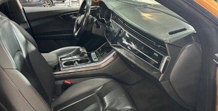 Зняття передньої панелі для заміни радіатора пічки Audi Q8 3.0 TFSI