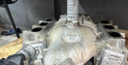 Чиска впускних клапанів горіхом заміна вентиляції картера та оливи в компресорі надуву Audi A8 D4 3.0 TFSI