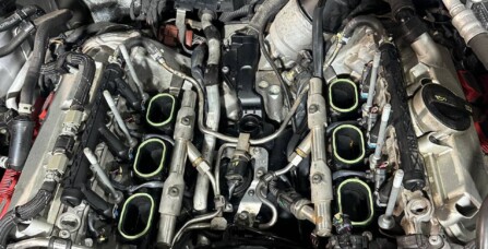 Чиска впускних клапанів горіхом заміна вентиляції картера та оливи в компресорі надуву Audi A8 D4 3.0 TFSI