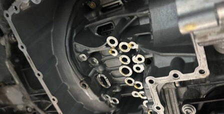 Повна заміна оливи в АКПП та заміна всіх фільтрів з зняттям мехатрона Audi A6C8 3.0 TFSI