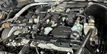 Заміна комплекта ГРМ та чистка впуску з заміною ВКГ Audi A6C8 2.0 TFSI