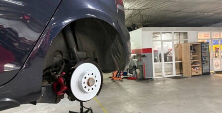 Заміна передніх та задніх гальмівних дисків та профілактична робота супортів Volkswagen Golf GTI 2.0 TFSI