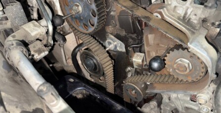 Заміна комплекта ГРМ, насосу охолодження та переднього сальника колінчатого валу Volkswagen Tiguan 2.0 TDI