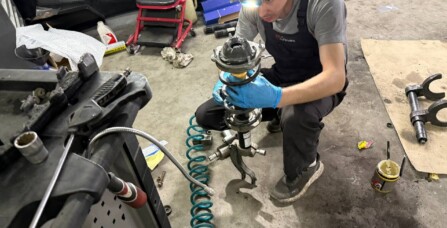 Заміна передніх амортізаторів та опорних подушок Volkswagen Passat B8 2.0 TDI