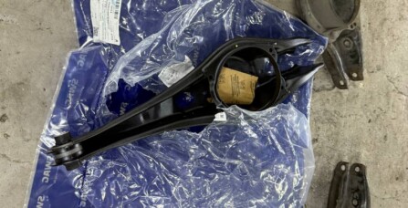 Заміна підпружинних ричагів Volkswagen Touareg 3.0 TDI