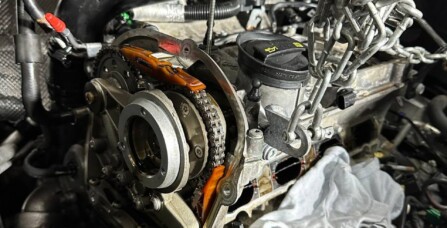 Заміна комплекта ГРМ та переущільнення постілі розподільчих валів Skoda Octavia A7 2.0 TSI