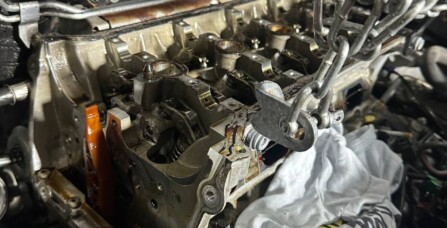 Заміна комплекта ГРМ та переущільнення постілі розподільчих валів Skoda Octavia A7 2.0 TSI