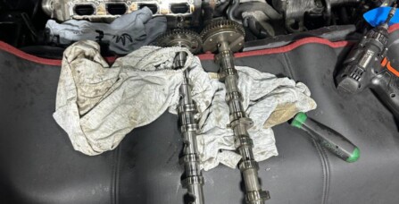 Заміна комплекта ГРМ та переущільнення постілі розподільчих валів Skoda Octavia A7 2.0 TSI