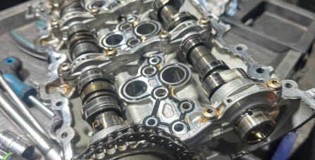 Заміна розподільчих валів Audi A6C8 3.0 TFSI