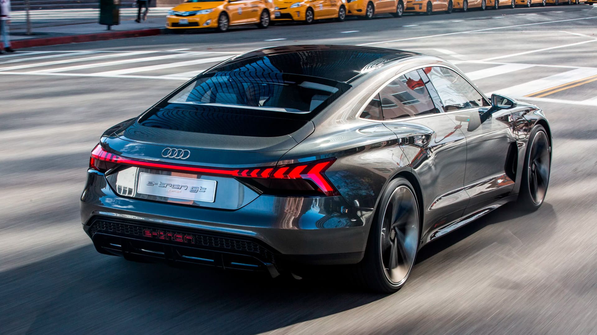 Порівняння витрат на утримання бензинових і електричних моделей Audi