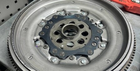 Заміна комплекта зчеплення та заміна маховика Skoda Superb 2.0 TDI DQ 381