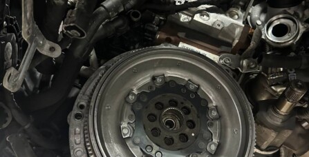 Заміна комплекта зчеплення та заміна маховика Skoda Superb 2.0 TDI DQ 381