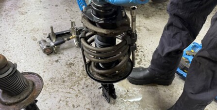Заміна передніх амортизаторів та опор Volkswagen Passat B8 2.0 TDI