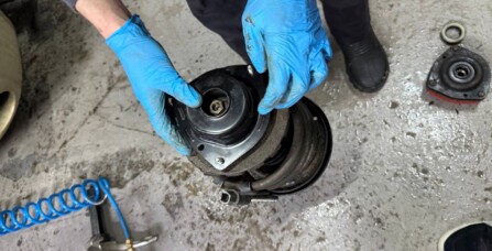 Заміна передніх амортизаторів та опор Volkswagen Passat B8 2.0 TDI