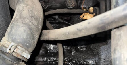 Заміна оливного радіатору взборі через зовнішнє підтикання Volkswagen Jetta 1.8 TSI
