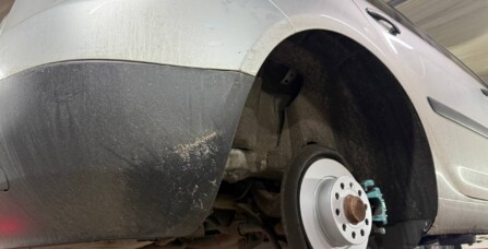 Заміна сайлентблоків задньої ходової частини Volkswagen Golf 5 1.9 TDI
