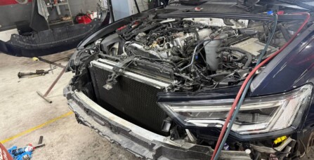 Заміна комплекта передніх амортизаторів Audi A6C8 3.0 TFSI