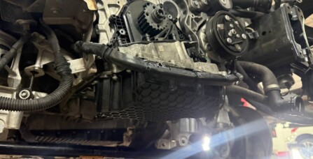 Заміна комплекта ГРМ з насосом охолодження Audi A6C8 2.0 TDI