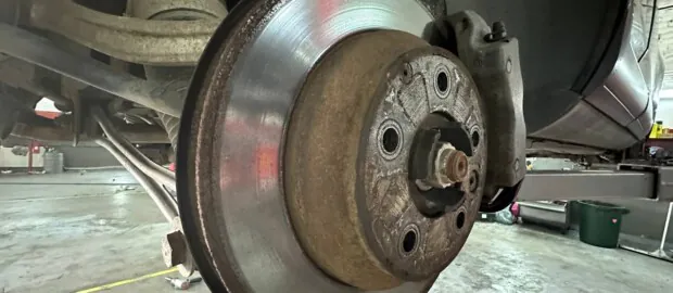Замена тормозных дисков и колодок Volkswagen Touareg 3.0 TDI